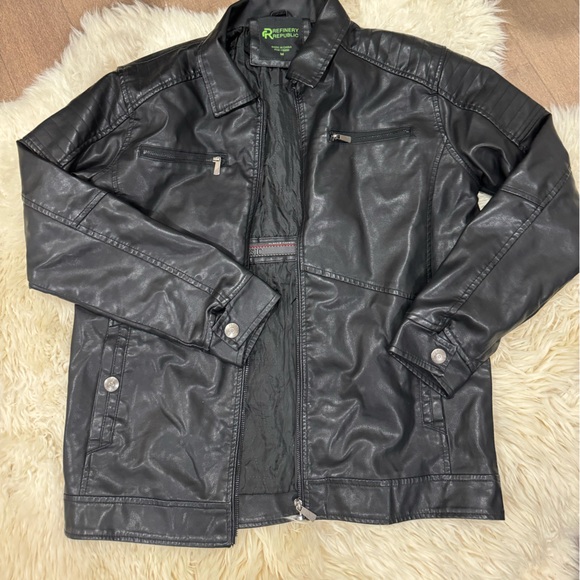 Size medium leather jacket - Picture 1 of 1